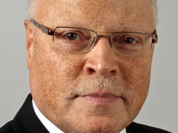 Headshot of Lee Saunders